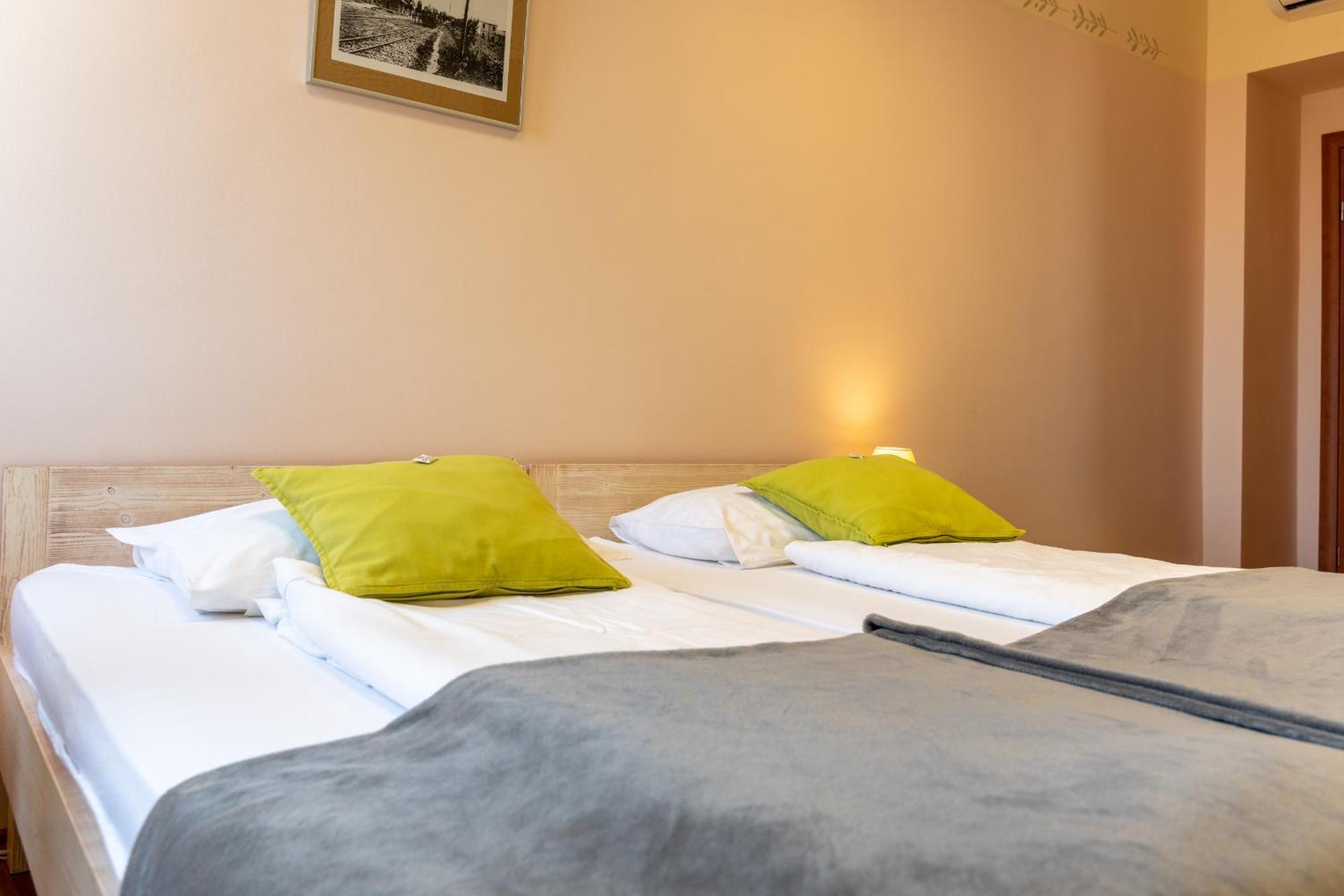 Hotel Stara Sola - Oleander Resort Korte Bagian luar foto