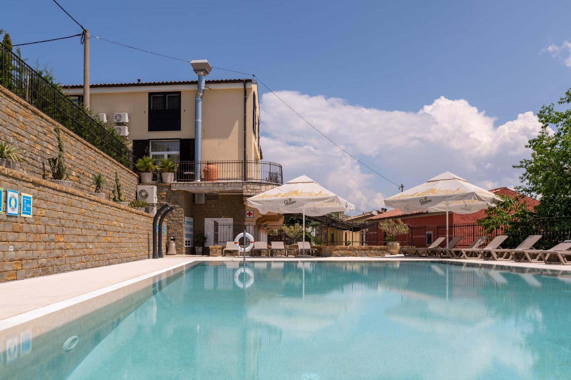 Hotel Stara Sola - Oleander Resort Korte Bagian luar foto