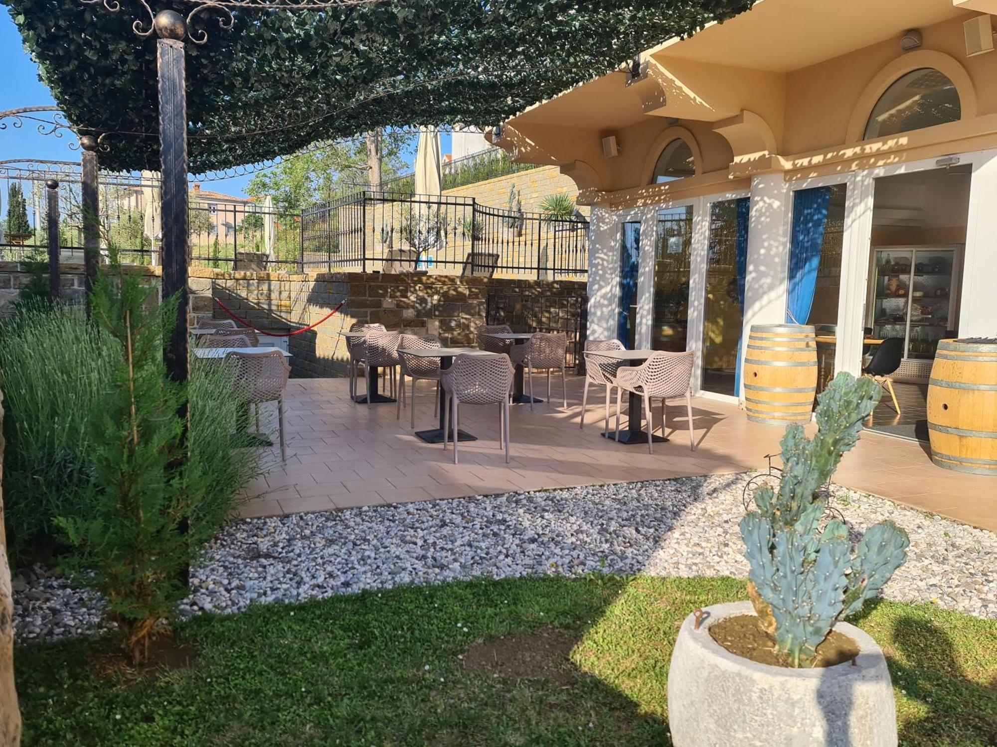 Hotel Stara Sola - Oleander Resort Korte Bagian luar foto