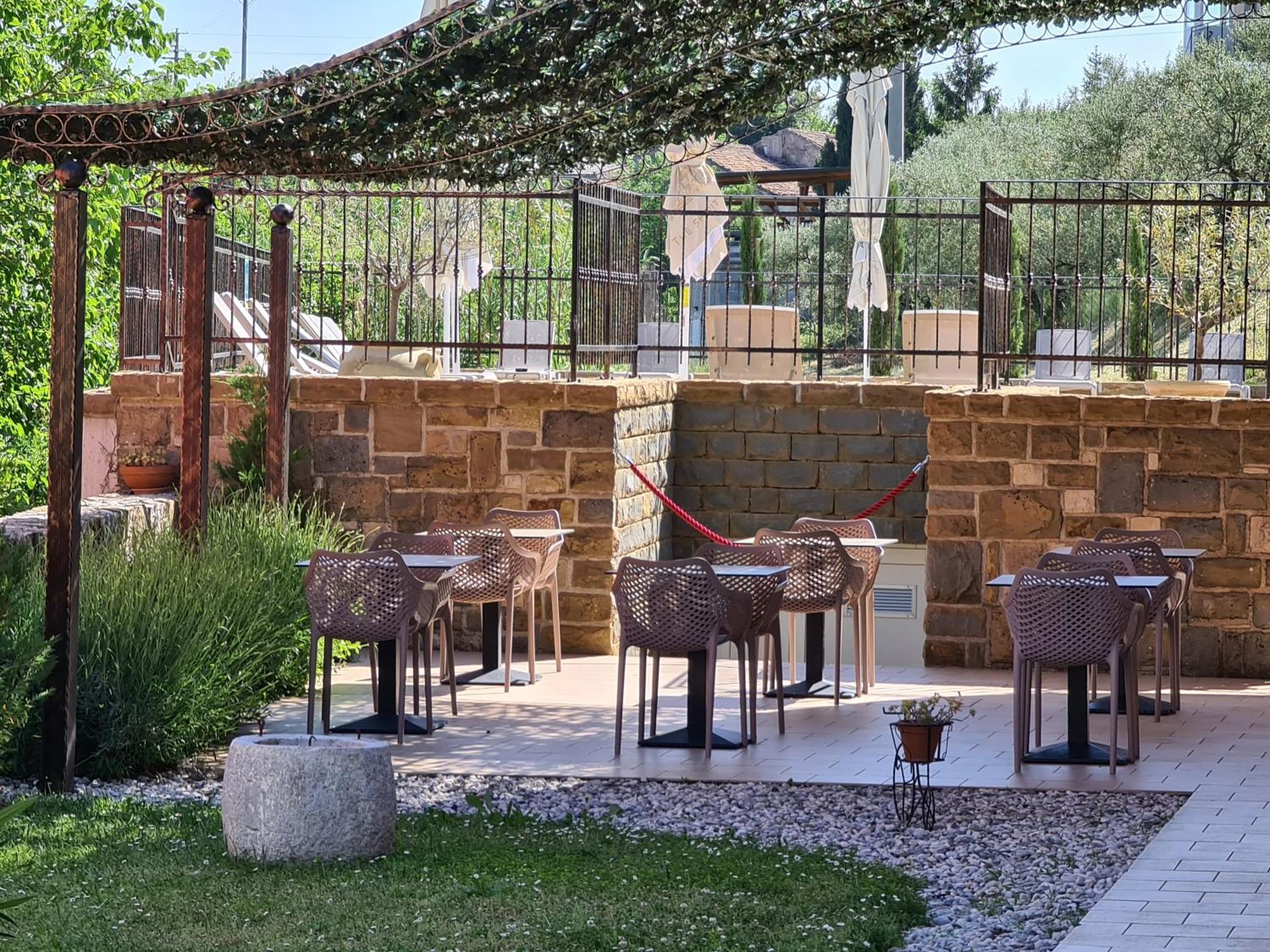 Hotel Stara Sola - Oleander Resort Korte Bagian luar foto