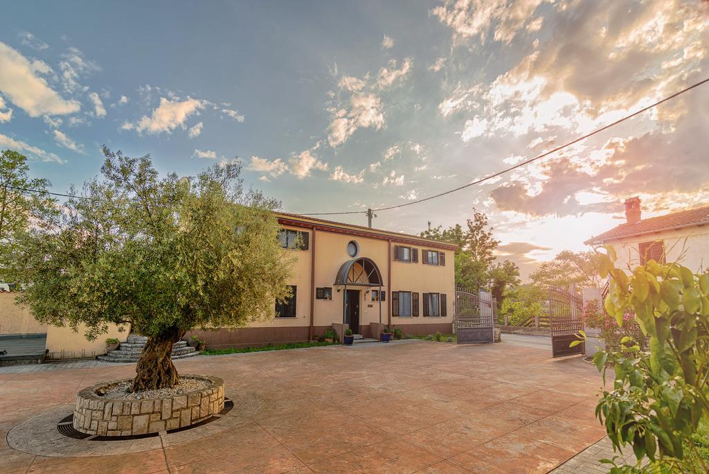 Hotel Stara Sola - Oleander Resort Korte Bagian luar foto