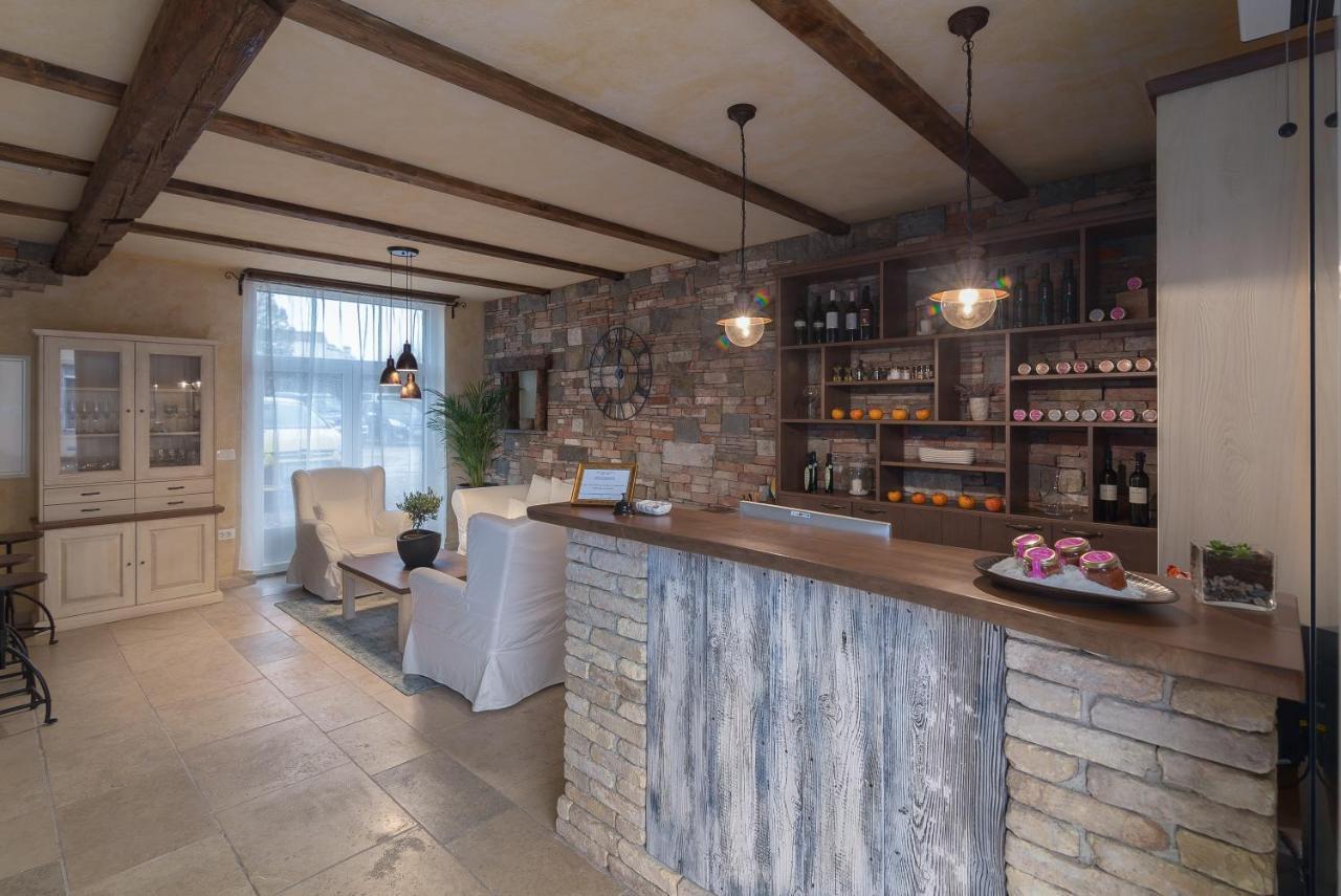 Hotel Stara Sola - Oleander Resort Korte Bagian luar foto